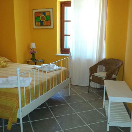 B&B Pietre Antiche Vezzi Portio Екстериор снимка