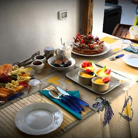 B&B Pietre Antiche Vezzi Portio Екстериор снимка