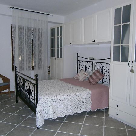B&B Pietre Antiche Vezzi Portio Екстериор снимка