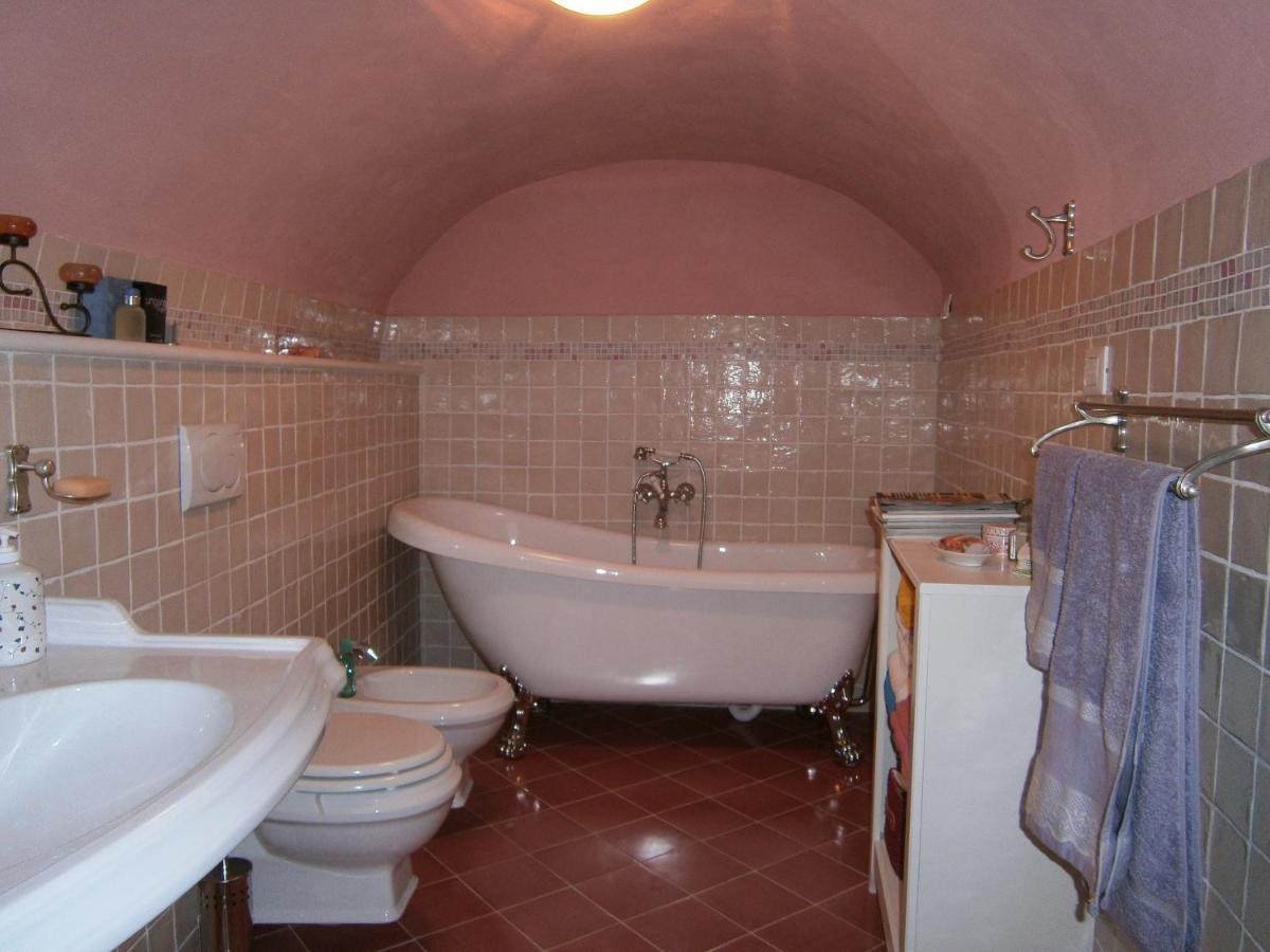 B&B Pietre Antiche Vezzi Portio Екстериор снимка